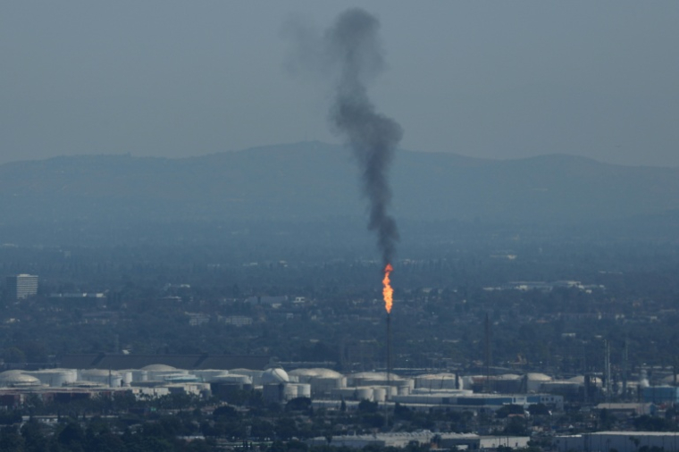 Le site d'une raffinerie de pétrole à Los Angeles, en Californie, le 29 août 2025 ( AFP / Patrick T. Fallon )