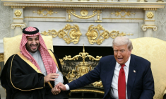 Donald Trump et le prince héritier saoudien Mohammed ben Salmane dans le Bureau ovale de la Maison Blanche, le 18 novembre 2025 ( AFP / Brendan SMIALOWSKI )