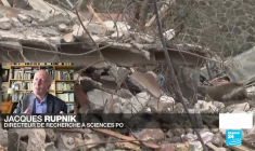 Pour Jacques Rupnik, Orban est un "équilibriste" : pro-sanctions mais en bons termes avec Poutine