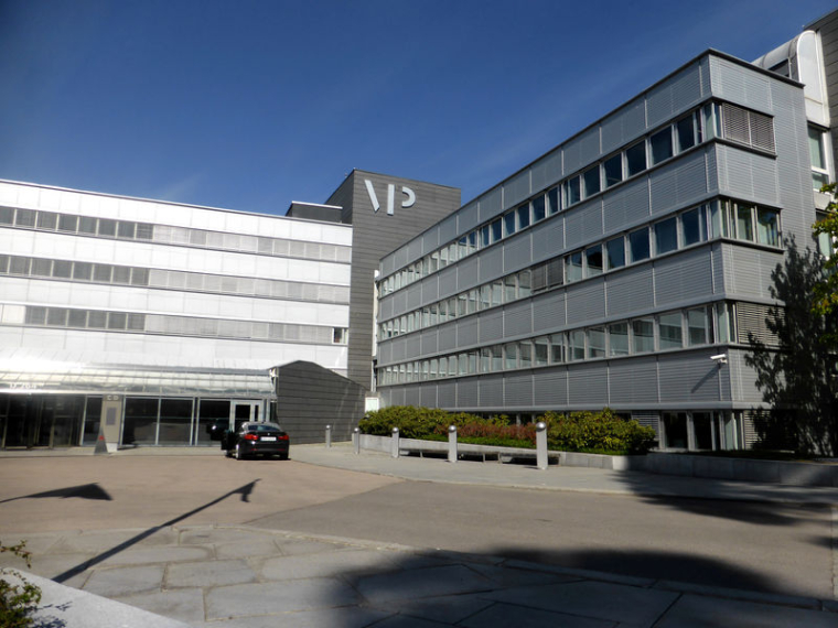 LE BRÉSIL LÈVE L'UN DES DEUX EMBARGOS SUR LE SITE DE NORSK HYDRO