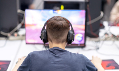 Investir dans un secteur lié au divertissement peut se faire via la Bourse, en achetant des actions ou des ETF.