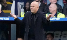 Arne Slot impute la défaite à Jeremie Frimpong