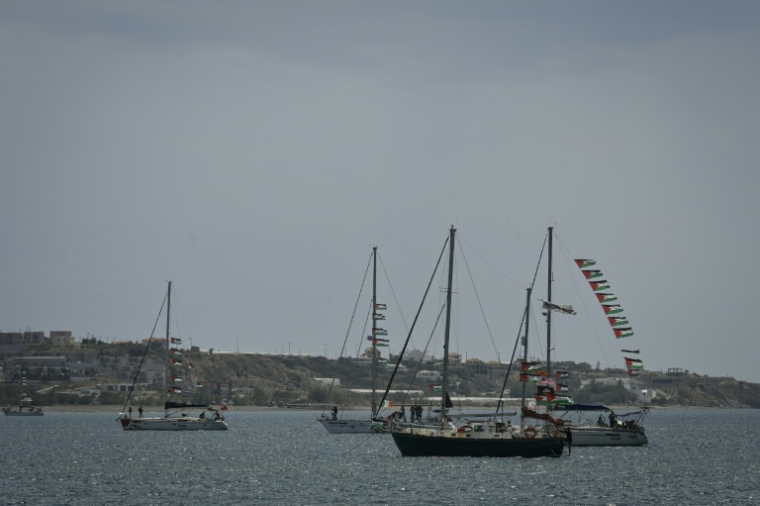 Des navires de la Global Sumud Flotilla, interceptés par la marine israélienne dans les eaux internationales, sont amarrés au large de la ville d'Ierapetra, sur l'île de Crète, le 1er mai 2026 ( AFP / Eleftherios Elis MITZA )