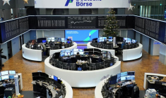 Le graphique de l'indice allemand DAX est photographié à la bourse de Francfort