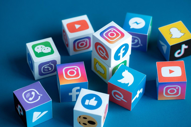 À compter du 8 février 2021, Facebook pourra récupérer les données mises en ligne par les usagers de WhatsApp, Instagram et Messenger. crédit photo : Bloomicon/Shutterstock / Bloomicon