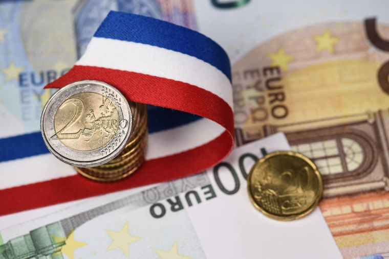 (Face au tout digital, quels sont les usages actuels des Français avec le cash (espèces et billets) ? - Crédit photo : Adobe Stock)