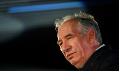 François Bayrou, maire sortant de Pau et candidat du Moem à sa réélection, lors d'un meeting de campagne, le 12 mars 2026 à Pau, dans les Pyrénées-Atlantiques ( AFP / GAIZKA IROZ )