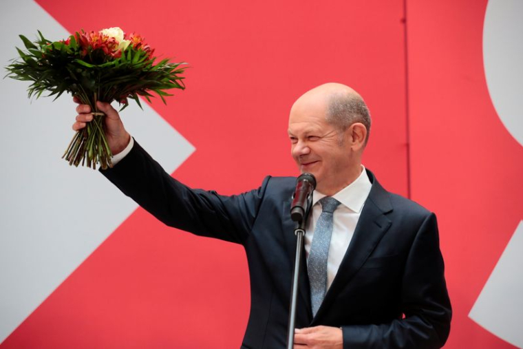 ALLEMAGNE: SCHOLZ DIT VOULOIR FORMER UNE COALITION AVEC LES VERTS ET LE FDP