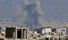 La fumée de frappes aériennes dans une zone centrale de Téhéran, le 6 mars 2026.en Iran ( AFP / ATTA KENARE )