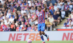 Maxence Lacroix paye sa tournée à 800 supporters de Crystal Palace