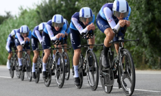 L'équipe cycliste Israel Tech lors d'un contre-la-montre, pendant le Tour d'Espagne, le 27 août 2025 à Figueres ( AFP / Josep LAGO )