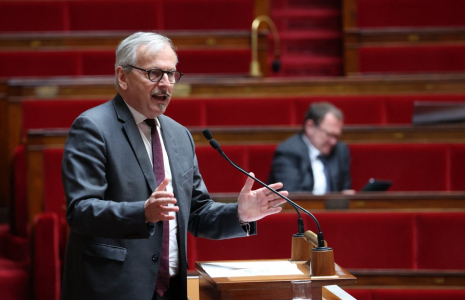 Jean-René Cazeneuve à Paris, le 29 avril 2024. ( AFP / ALAIN JOCARD )