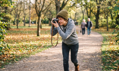 En 2025, 35% des 42 millions d'utilisateurs actifs d'appareils photo argentiques dans le monde avaient entre 18 et 30 ans. (crédit: Adobe Stock/photo générée par IA)