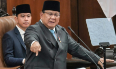 Le président indonésien Prabowo Subianto (g) et le vice-président Gibran Rakabuming Raka, au Parlement à Jakarta, le 20 mai 2026 ( AFP / BAY ISMOYO )