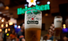 HEINEKEN DÉPASSE LES ATTENTES AU S1, RÉDUIT SON OBJECTIF DE MARGE POUR 2023