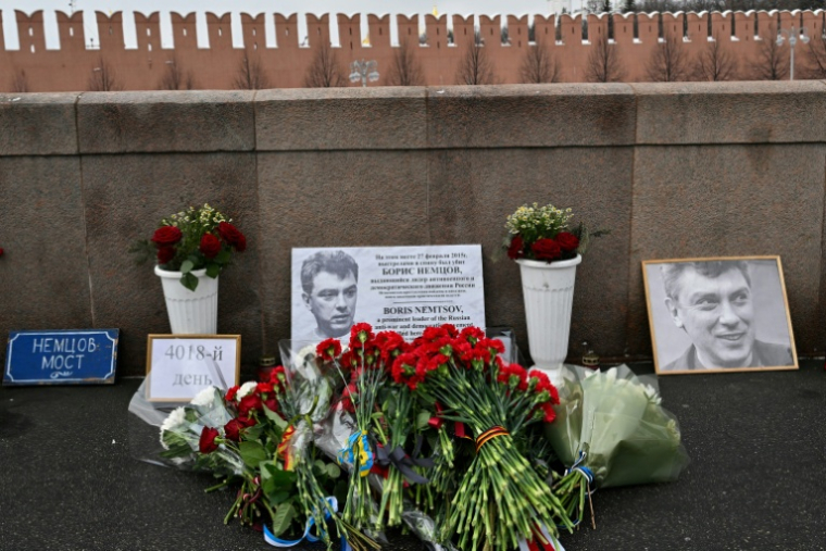 Le mémorial improvisé à l'opposant russe Boris Nemtsov sur le lieu de son assassinat, à Moscou, le 27 février 2026 ( AFP / HECTOR RETAMAL )