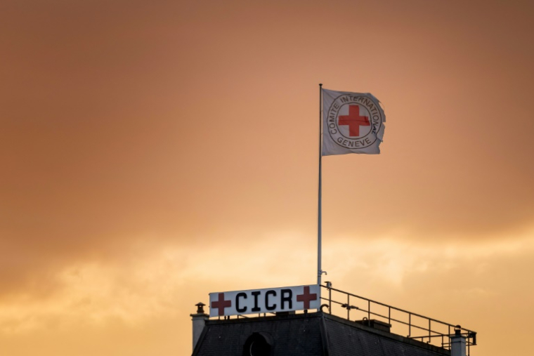 Un drapeau de la Croix-Rouge ( AFP / Fabrice COFFRINI )