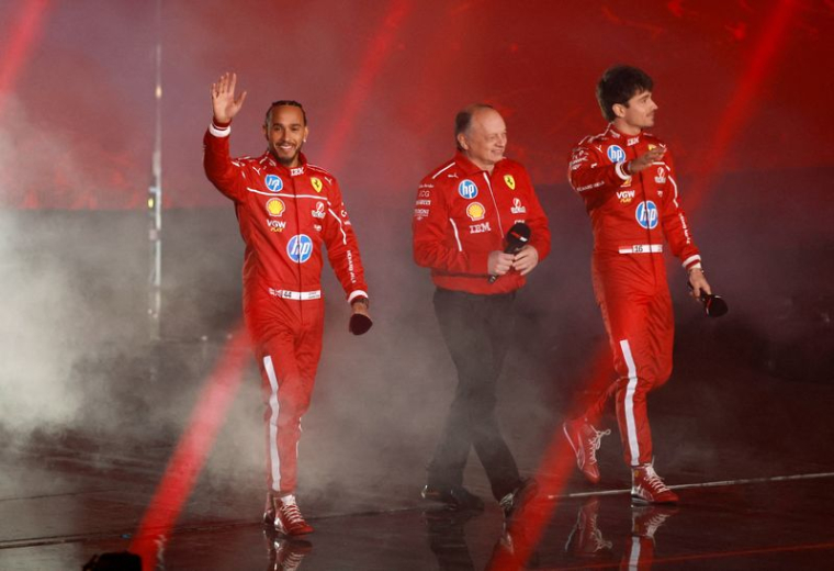 Frédéric Vasseur aux côtés des pilotes Lewis Hamilton et Charles Leclerc