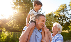 Un petit-enfant peut hériter d’un grand-parent à la place de son parent. ( crédit photo : Monkey Business Images/Shutterstock / Monkey Business Images )