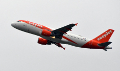La filiale française d'easyJet a finalement accepté d'augmenter le salaire de base des PNC de 7,5% ( AFP / PASCAL PAVANI )
