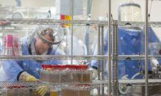 Eurofins renforce sa présence aux Etats-Unis avec l'acquisition de EAG pour 780 millions de dollars. (crédit CC-Governor Tom Wolf)