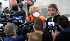 QUATRE MOIS DE PRISON AVEC SURSIS REQUIS CONTRE LA SPECTATRICE À LA PANCARTE