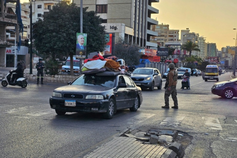 Des habitants quittent les banlieues sud de Beyrouth après le dernier avertissement israélien leur enjoignant d'évacuer, le 5 mars 2026 au Liban ( AFP / - )