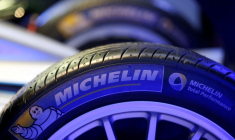 Le logo de Michelin sur un pneu