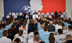 FRANCE: MACRON LANCE UNE LOI DE PROGRAMMATION POUR LES SÉCURITÉS INTÉRIEURES