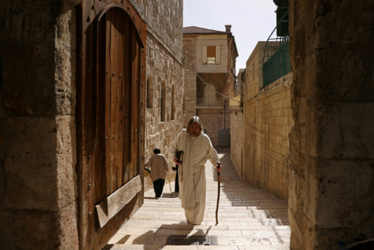 Un religieux dans la vieille ville de Jérusalem, le 3 mai 2026 ( AFP / HAZEM BADER )