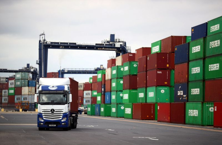 GRANDE-BRETAGNE: LES DOCKERS DU PLUS GRAND PORT DE FRET ANGLAIS VONT ENTAMER UNE GRÈVE
