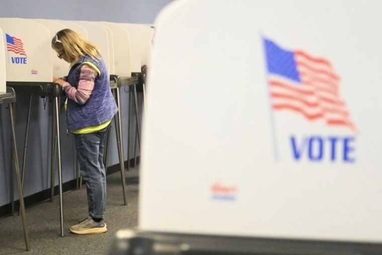 Une Américaine vote par anticipation aux élections de mi-mandat à Gastonia, en Caroline du Nord (sud-est), le 17 octobre 2026 ( AFP / A.M STEWART )