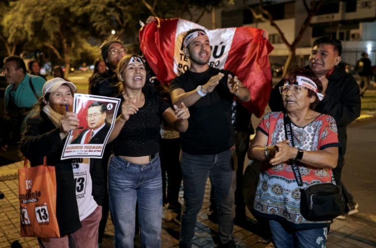 Des partisans de la candidate à la présidentielle péruvienne Keiko Fujimori, du parti Fuerza Popular, à Lima, le 7 juin 2026, au Pérou ( AFP / Anthony Nino de Guzman )