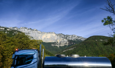 Face à la sécheresse, Sainte-Marie-du-Mont, petit village de Chartreuse, est contraint de s'approvisionner en eau par camion-citerne le 21 septembre 2026 ( AFP / OLIVIER CHASSIGNOLE )