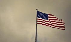 "mettant la politique au-devant de tout, Donald Trump veut d'abord pousser «à l'intérieur» la croissance américaine par la baisse des impôts et la déréglementation." (crédit : Bruce Mars / Pexels)