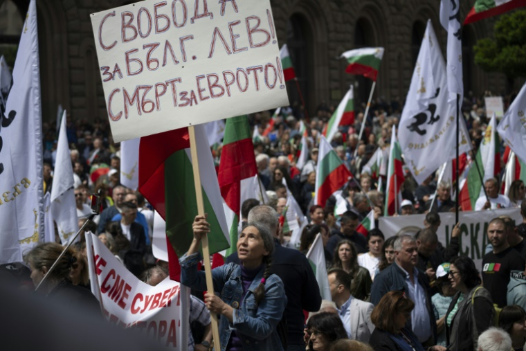 Manifestation contre l'entrée de la Bulgarie dans la zone euro, le 31 mai 2025 à Sofia ( AFP / Nikolay DOYCHINOV )