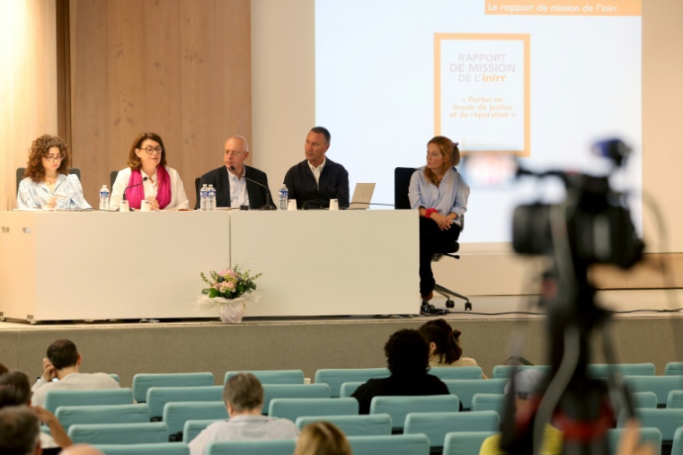Marie Derain de Vaucresson, 2ème position à gauche, lors d'une conférence de presse bilan de l'Inirr le 22 septembre 2026, à Paris ( AFP / MEHDI FEDOUACH )