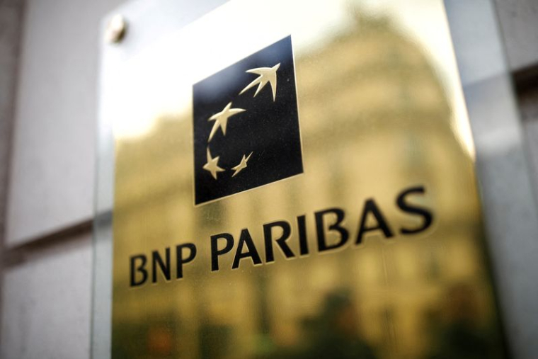 Photo d'archives du logo BNP Paribas sur un immeuble à Paris