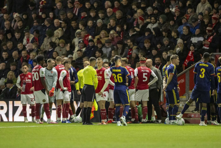 Fleetwood-Arsenal interrompu à cause d'un drone