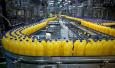 Le site du groupe japonais Suntory, à Donnery dans le Loiret, qui produit notamment de l'Orangina, le 13 juin 2025 ( AFP/GUILLAUME SOUVANT / Guillaume SOUVANT )