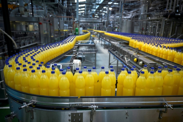 Le site du groupe japonais Suntory, à Donnery dans le Loiret, qui produit notamment de l'Orangina, le 13 juin 2025 ( AFP/GUILLAUME SOUVANT / Guillaume SOUVANT )