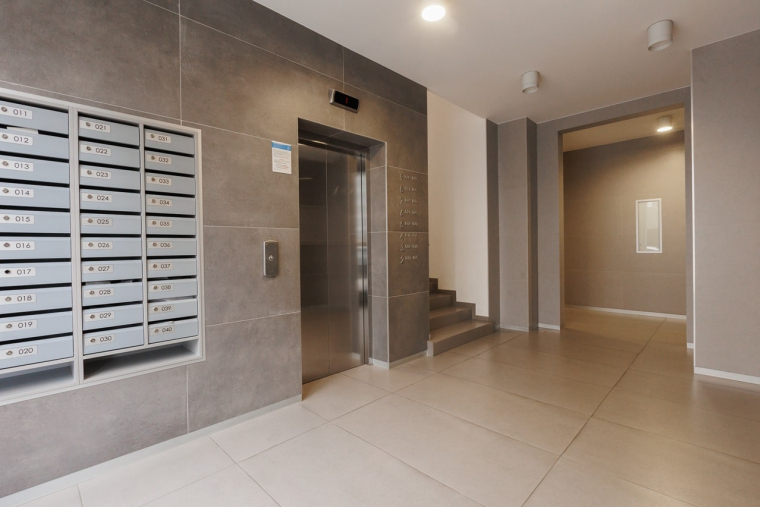 Saviez-vous que dans une copropriété les balcons sont souvent des parties communes ? (Crédits: Adobe Stock)