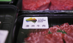 La Chine a annoncé mercredi l'imposition, à partir du 1er janvier et pour trois ans, de droits de douane supplémentaires de 55% sur les importations de viande de bœuf du Brésil, d'Australie et des Etats-Unis, au-delà d'un certain quota. ( AFP / GREG BAKER )