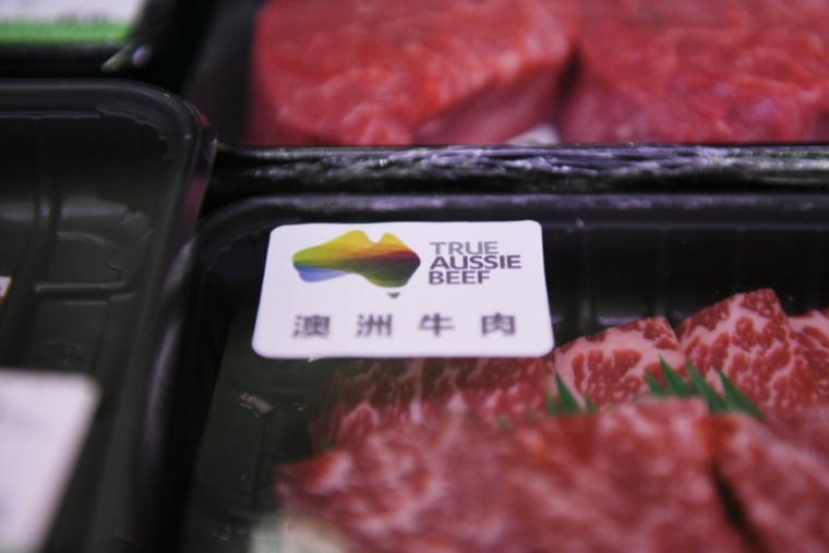 La Chine a annoncé mercredi l'imposition, à partir du 1er janvier et pour trois ans, de droits de douane supplémentaires de 55% sur les importations de viande de bœuf du Brésil, d'Australie et des Etats-Unis, au-delà d'un certain quota. ( AFP / GREG BAKER )