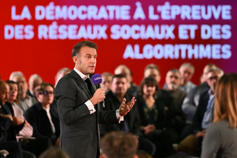 Emmanuel Macron, à Mirecourt, le 28 novembre 2025 ( POOL / SEBASTIEN BOZON )