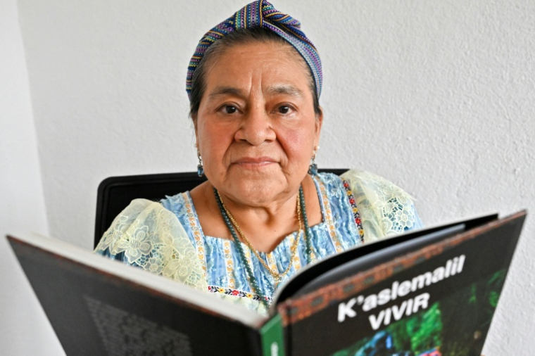 La lauréate guatémaltèque du prix Nobel de la paix, Rigoberta Menchú, lors d'un entretien avec l'AFP dans les locaux de sa fondation à Guatemala City, le 11 juin 2026 ( AFP / Johan ORDÓÑEZ )