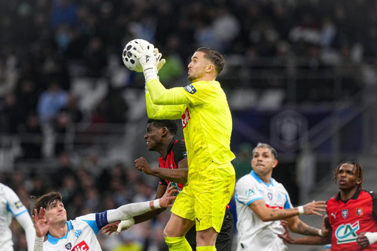 De Lange préféré à Rulli dans les cages olympiennes, Safonov gardera les buts parisiens... Les compositions du Classique sont tombées
