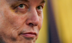 Elon Musk assiste à une conférence de presse avec le président américain Donald Trump dans le Bureau ovale à la Maison Blanche à Washington