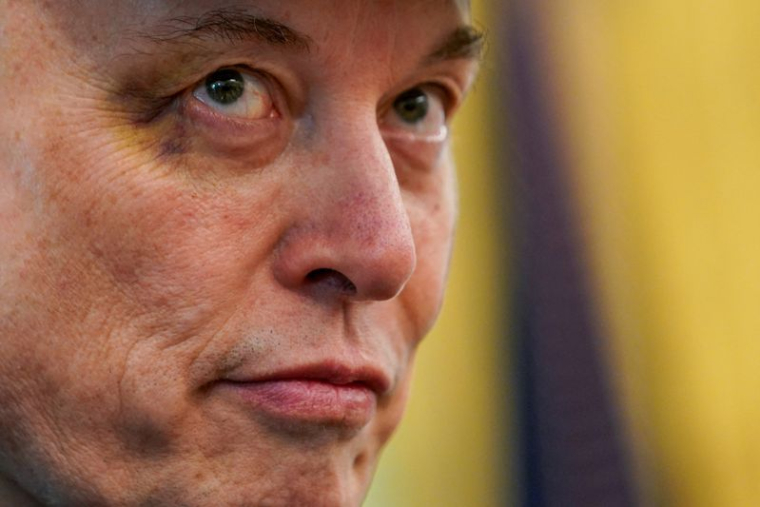 Elon Musk assiste à une conférence de presse avec le président américain Donald Trump dans le Bureau ovale à la Maison Blanche à Washington