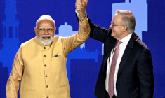 Le Premier ministre autralien Anthony Albanese (D) avec son homologue indien Narendra Modi (G) à Melbourne le 9 juillet 2026 ( AFP / WILLIAM WEST )